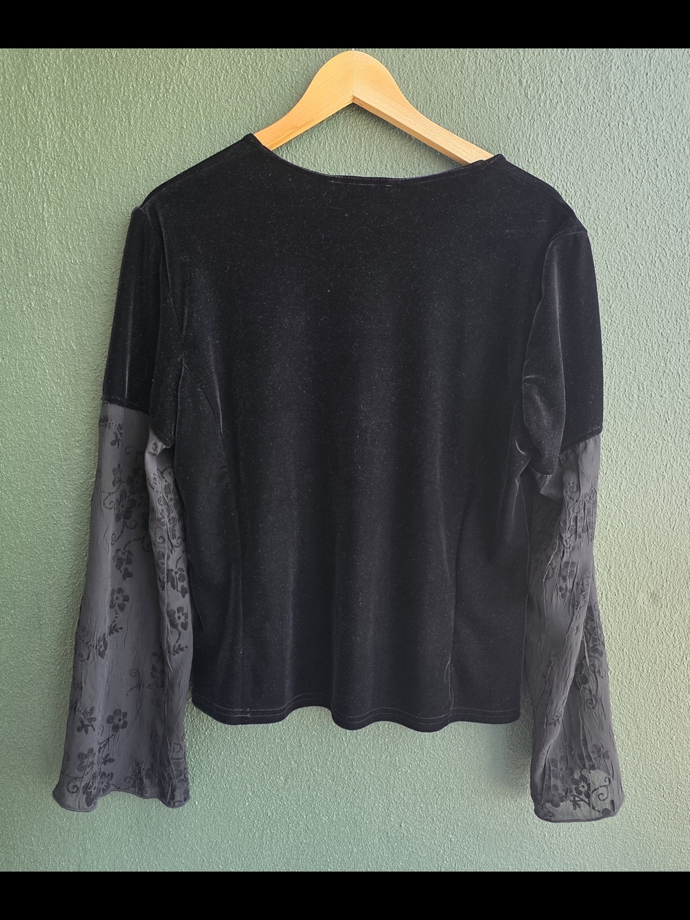 Pierre Cardin Black Velvet Top with Patterned Sheer Sleeves Sz L/14 - Picture 3 of 11